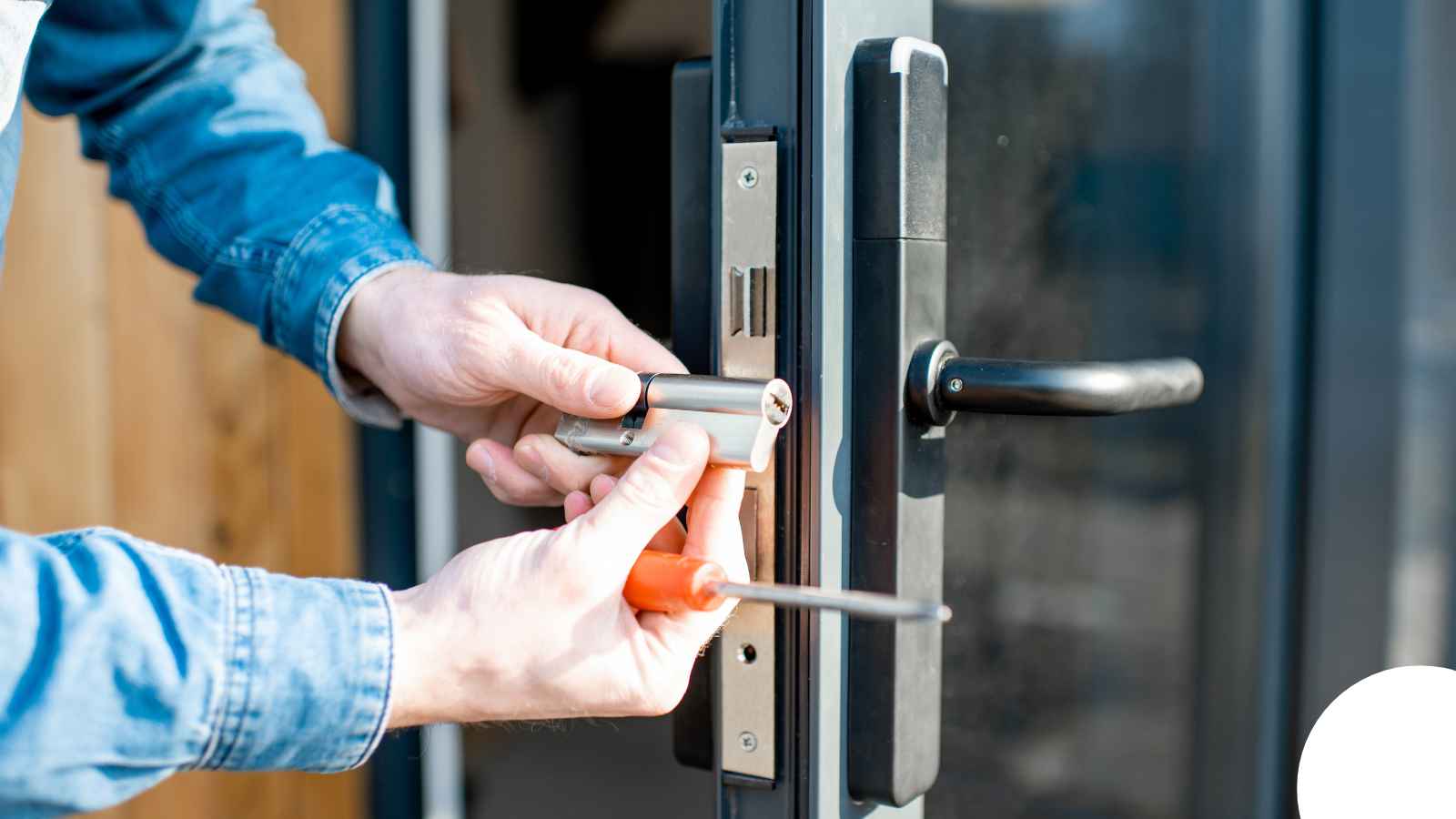 Locksmith in Denver, CO — Daniel Key Fob Replacement